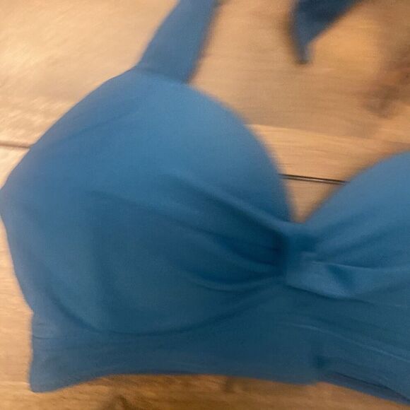 Tempt Me Blue halter Bikini Top Medium full coverage cup NEW twist front swim - Picture 2 of 6